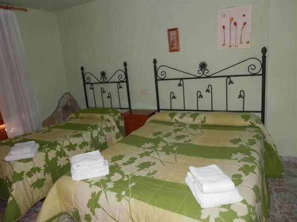 Hostal El Portalico Linares de Mora Екстер'єр фото